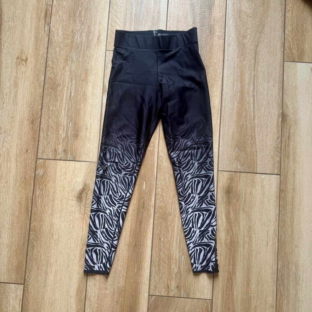 Ultracor Black and Gray Patterned Leggings - Picture 3 of 5